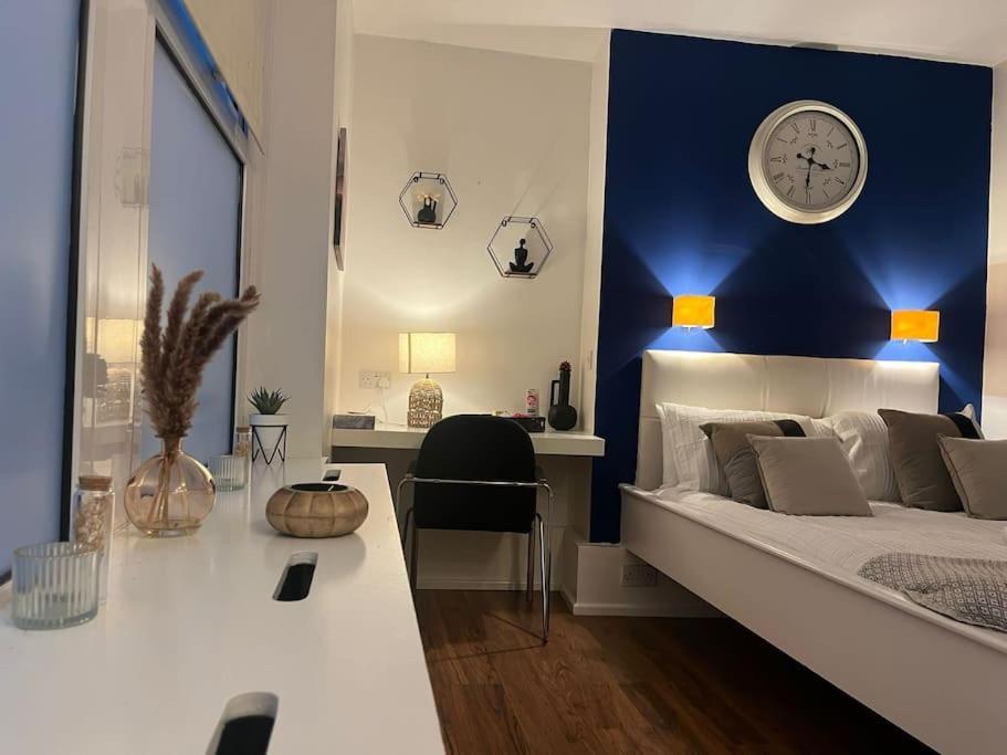 Modern Studio In Barbican Ec1 - Blue - F4 London Exteriör bild